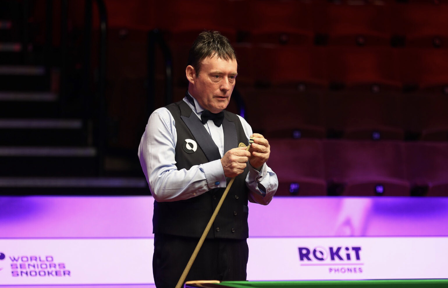 体育英超：曼城4-0大胜利兹联 重返积分榜首