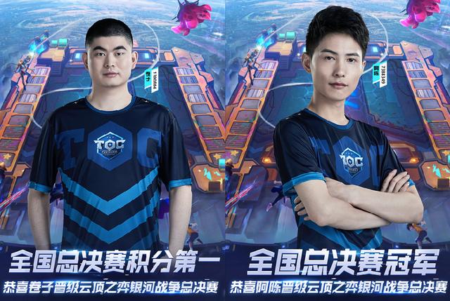 社交一下，图片报：受伤的菲尔克鲁格出现在德国队的训练场上.